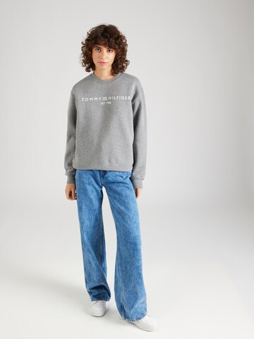 TOMMY HILFIGER Sweatshirt in Grau