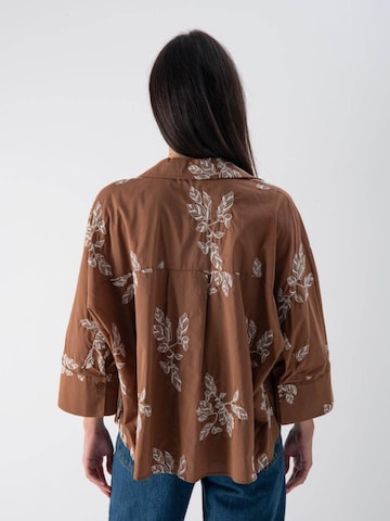 MND T-shirt 'Floreal' i brun