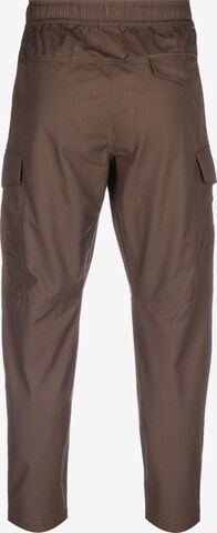 Nike Sportswear - Tapered Pantalón cargo 'Utility' en marrón