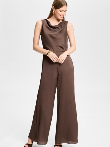 SWING - Jumpsuit en marrón: frente