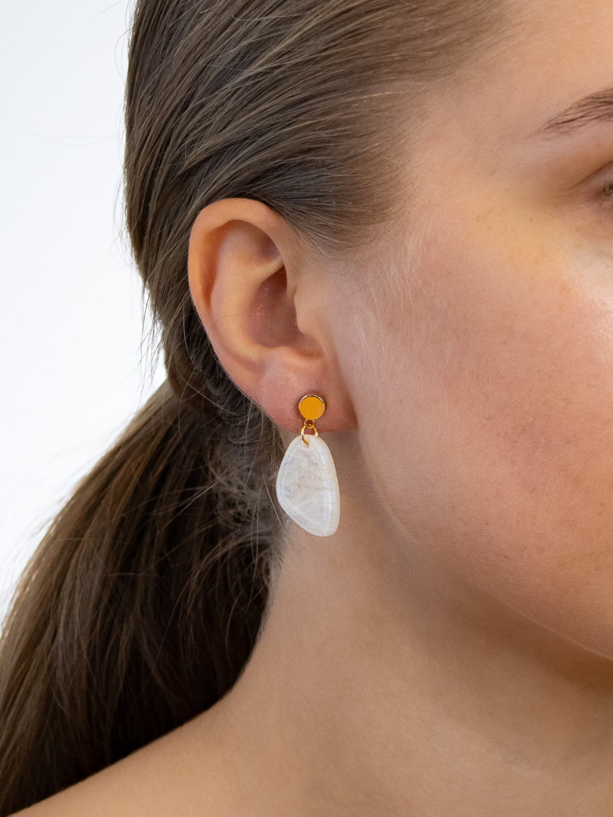 Fräulein Wunder Earrings 'Acetat Amy' in Beige