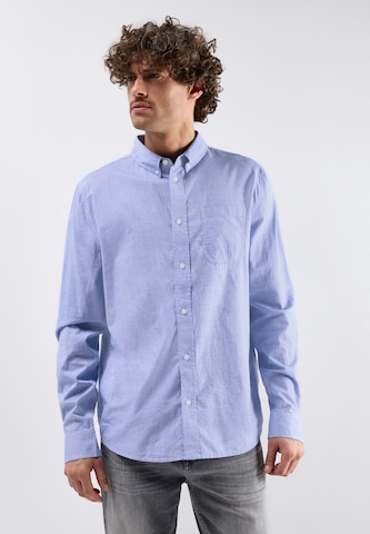 Street One MEN Regular Fit Chambray Hemd in Blau: Vorderseite