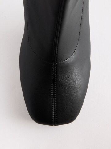Next Boot in Black