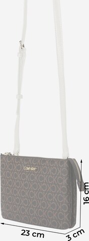 Calvin KleinTorba preko ramena - smeđa boja