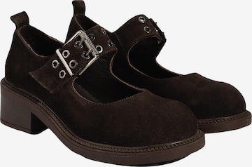 Desa - Zapatillas 'Slip-Ons' en marrón: frente
