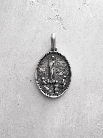 REYTEL Anhänger 'OUR LADY OF FATIMA' in Silber: Vorderseite