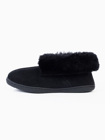 Minnetonka Slipper in Black