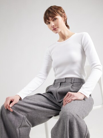 T-shirt 'PCMAY' PIECES en blanc : devant