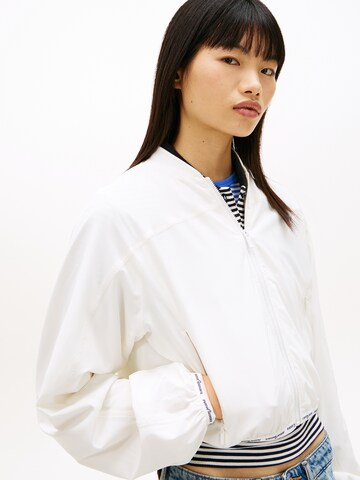 Tommy Jeans Преходно яке в бяло