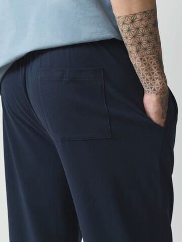 Next Pyjamas lång i beige