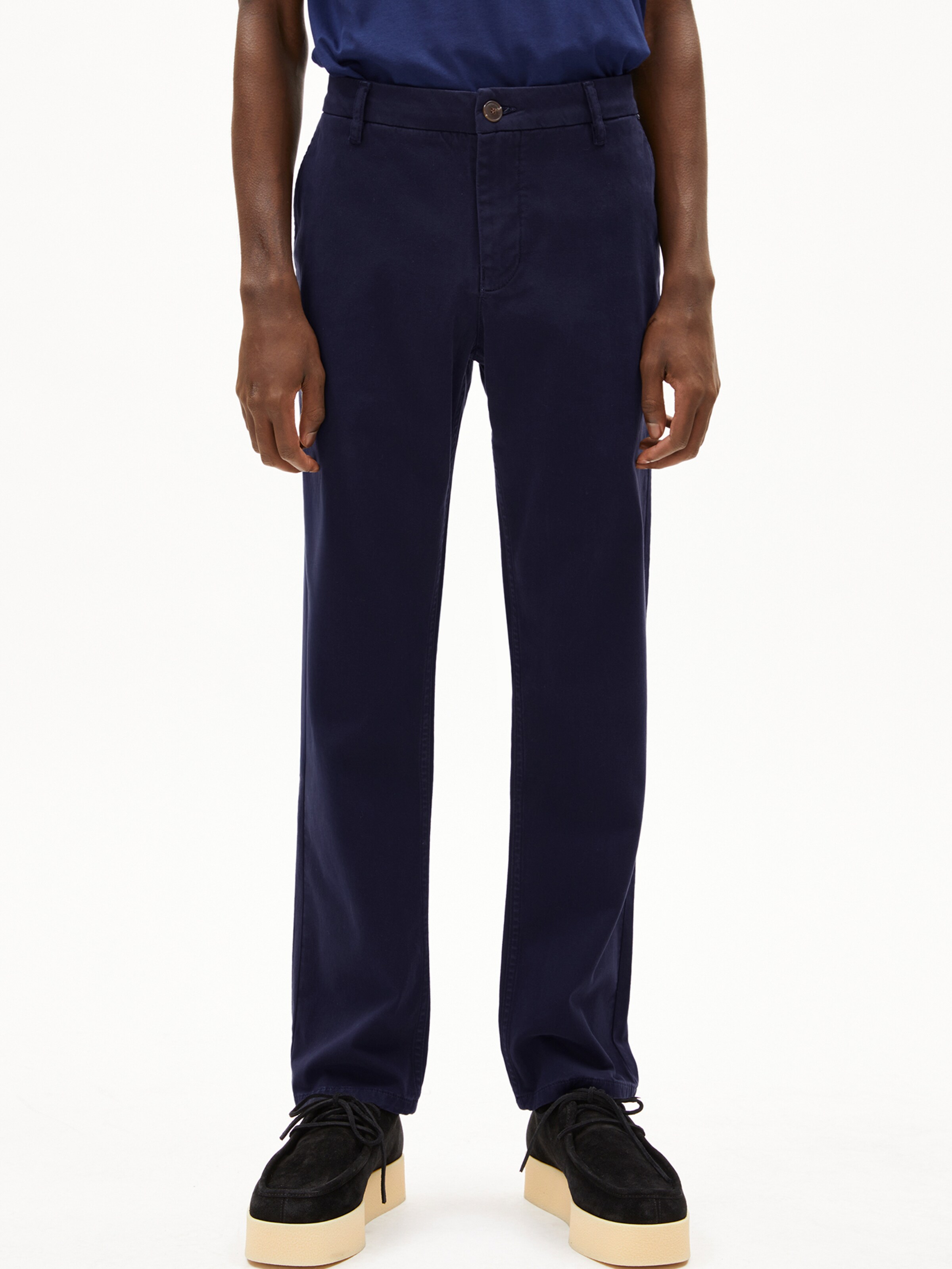 Regular Pantalon chino 'AASTER' ARMEDANGELS en bleu : devant