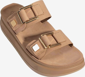 Pantoufle 'DESA Damen-Keilsandalen aus Nubukleder mit Schnallendetail' Desa en beige : devant