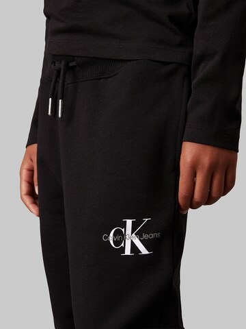 Tapered Pantaloni di Calvin Klein Jeans in nero