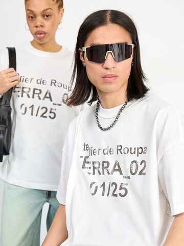 T-Shirt 'SPLIT' Atelier de roupa en blanc