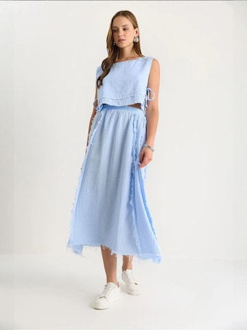 Tailleur di Bianco Lucci in blu