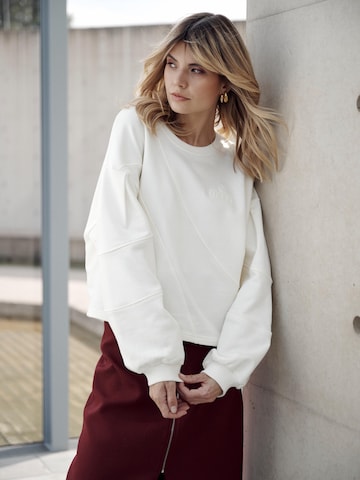 Sweat-shirt 'ELEVATE_ Vera' I want the moon en beige