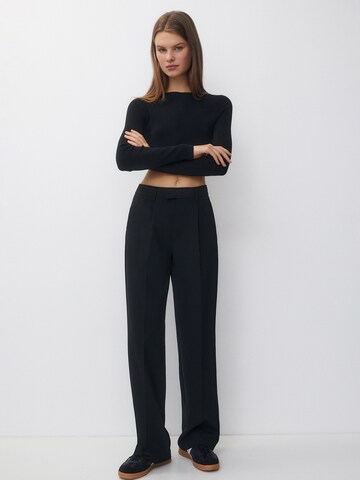 Pull&Bear Loose fit Pleat-front trousers in Black