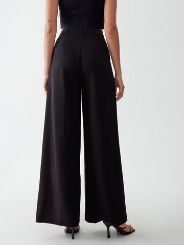 Calli Wide leg Pleat-front trousers 'ISLA' in Black: back