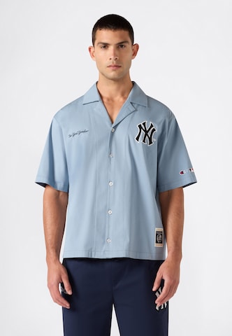 Champion - Ajuste confortable Camisa en azul: frente