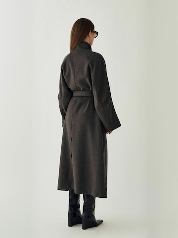 Cappotto di mezza stagione ' N-Marcie ' di Noella in marrone