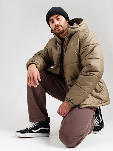 VANS Зимно яке 'Hillgate' в кафяво