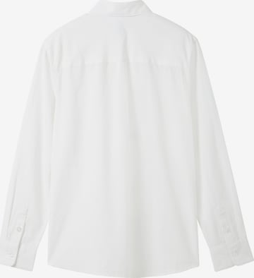 Coupe regular Chemise TOM TAILOR en blanc : devant