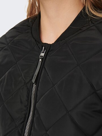 Veste mi-saison 'JESSICA' ONLY en noir