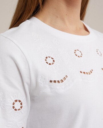 T-shirt WE Fashion en blanc