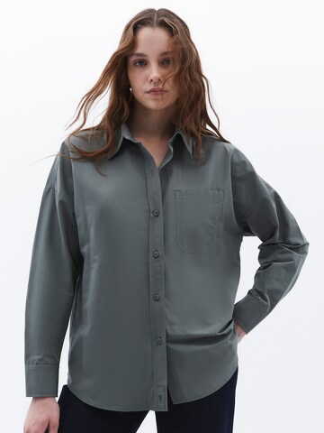 Camicia da donna di OXXO in grigio: frontale