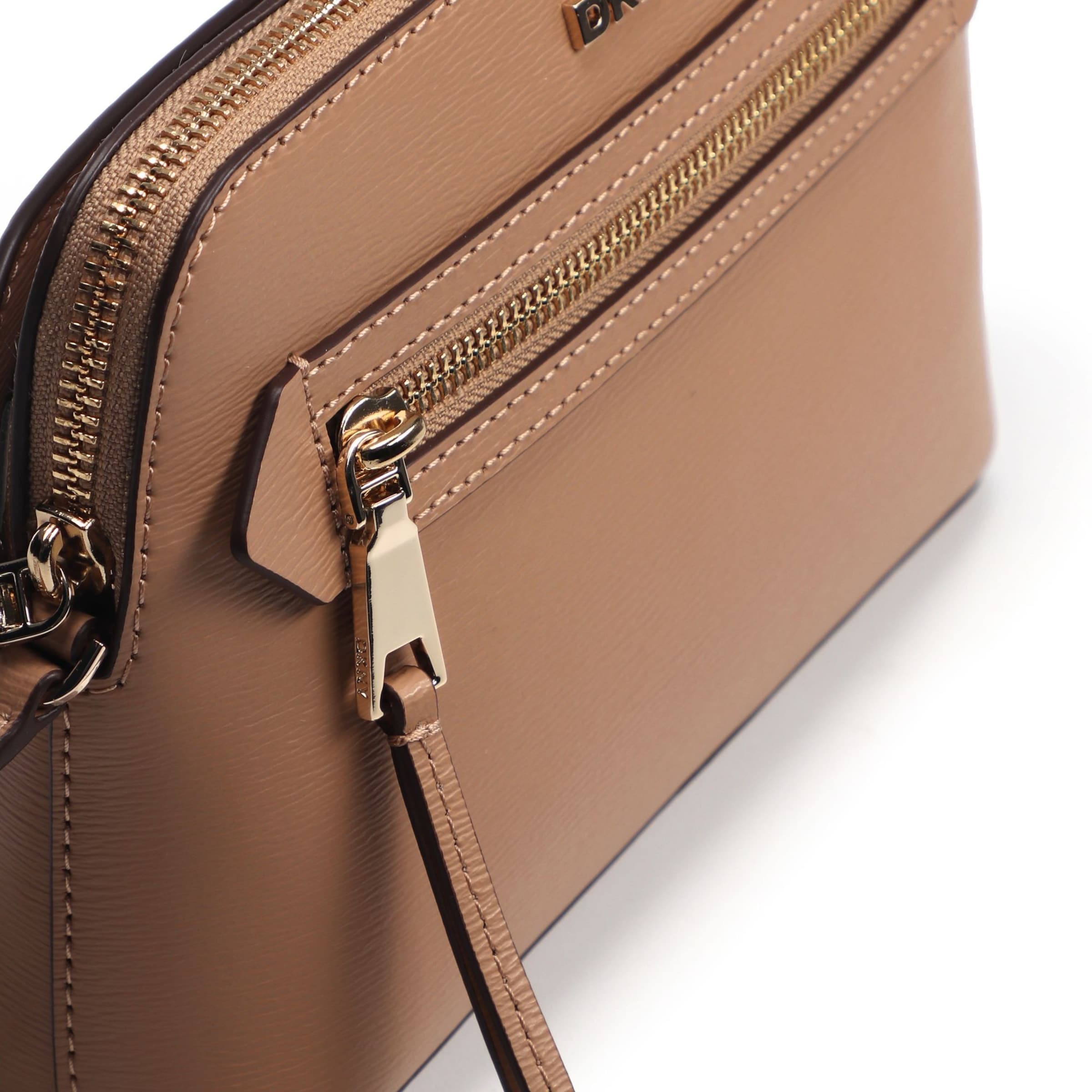 DKNY Umhängetasche 'Bryant Ave' in Braun