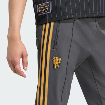 Effilé Pantalon 'Manchester United Terrace Icons' ADIDAS ORIGINALS en noir