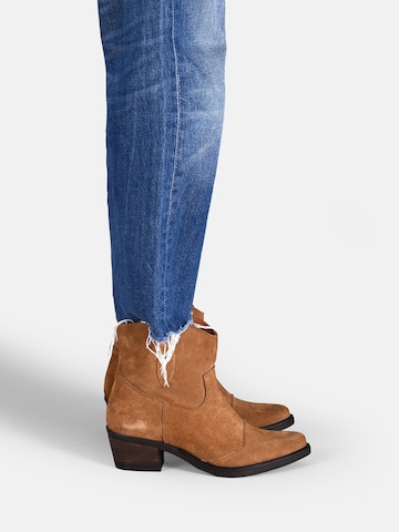 Apple of Eden Cowboy Boots ' ENOLA ' in Brown: front