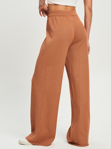 Calli Loose fit Pants 'BYRON' in Brown: back