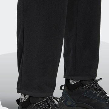 regular Pantaloni 'Wander Hour Polar Fleece' di ADIDAS ORIGINALS in nero