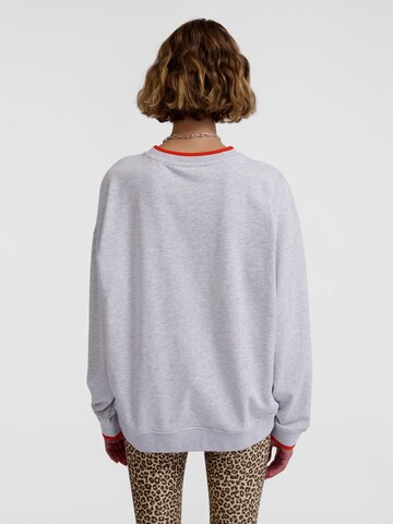 Hummel Sweatshirt 'Fast' in Grijs