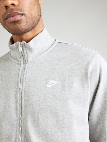 Giacca di felpa 'CLUB' di Nike Sportswear in grigio