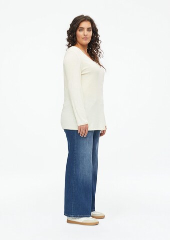 T-shirt s.Oliver CURVE en beige : sur le côté