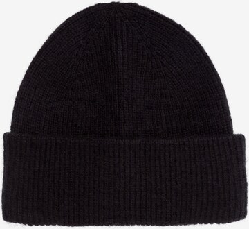 zero Beanie in Black: front