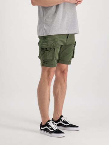 Regular Pantalon cargo ALPHA INDUSTRIES en vert