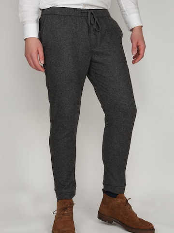 Suitable Slim fit Trousers 'Easky' in Grey: front