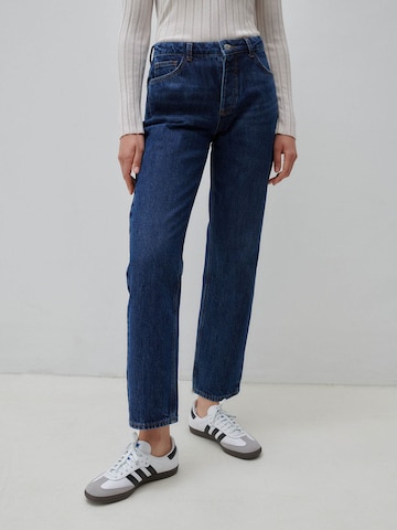 Regular Jeans 'Mila' de la ABOUT YOU x Marie von Behrens pe albastru: față