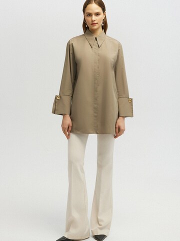 Touché Privé - Camiseta 'Poplin Shirt With Wide Cuff' en beige
