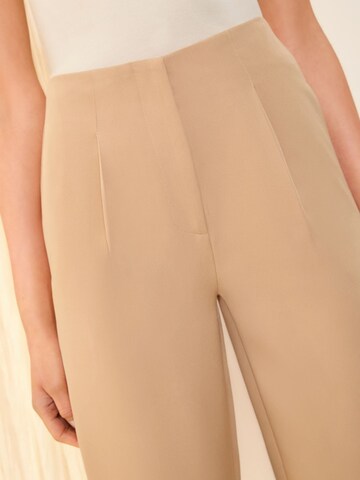 Tapered Pantaloni con pieghe di Friends Like These in beige