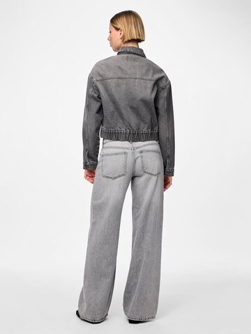 Giacca di mezza stagione 'Nynne' di PIECES in grigio