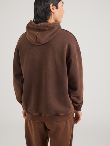 ADIDAS ORIGINALS Sweatshirt i brun: baksida