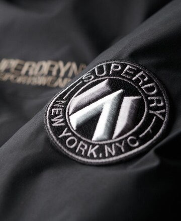 Superdry Tussenjas in Zwart