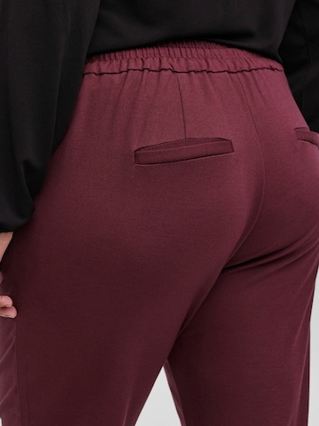 Vero Moda Curve regular Bukser med lægfolder 'Eva' i rød
