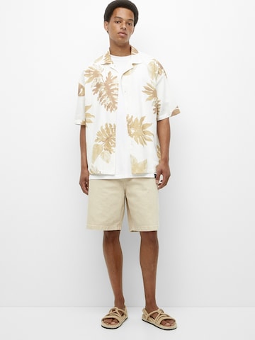 Pull&Bear Comfort Fit Košeľa - Biela