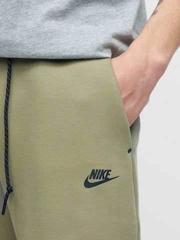 Nike Sportswear Loosefit Broek 'TECH FLC' in Groen