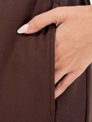 Smilodox Loosefit Jogginghose Jora in Braun